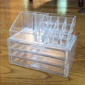 Cosmetics storage set